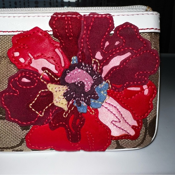 Coach Signature Brown Wristlet with Poppy EUC - Picture 9 of 9